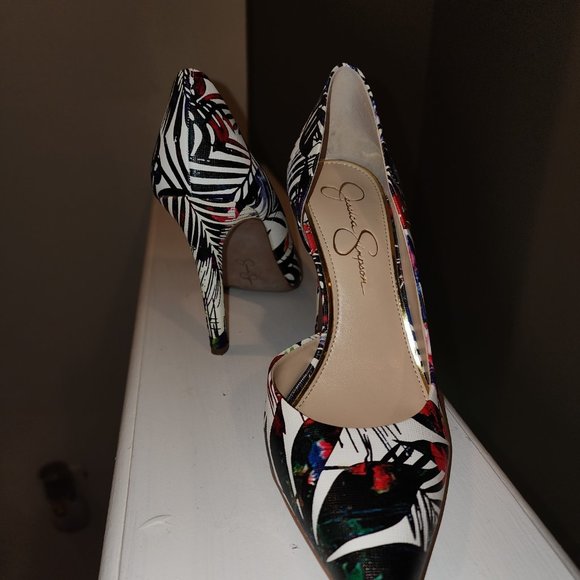 Gently used shoes - Picture 2 of 6